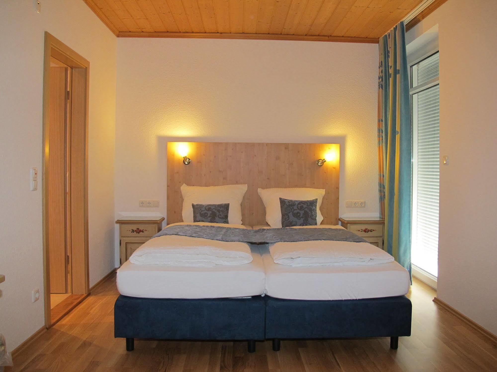 Hotel Garni Almenrausch Und Edelweiss Garmisch-Partenkirchen Eksteriør bilde
